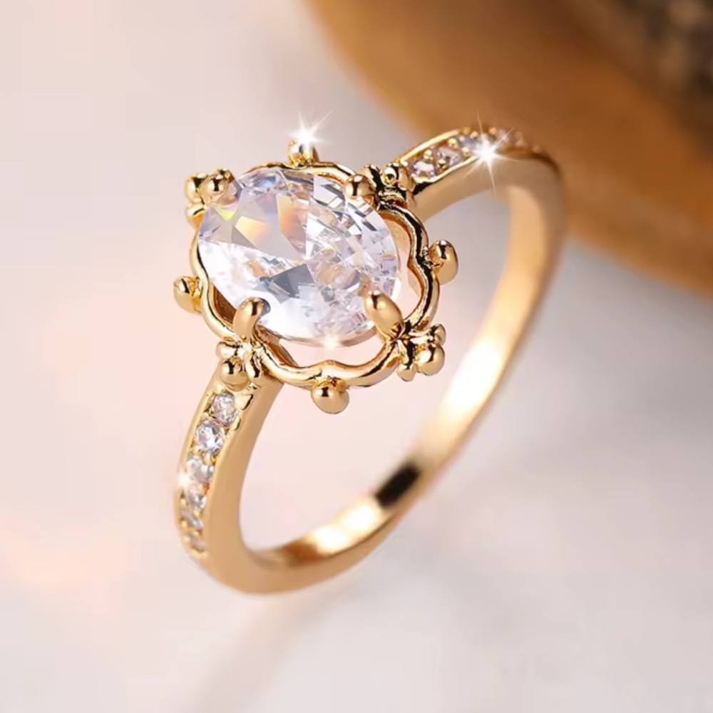 Elegant Gold Toned and Silver Women's Ring Size 7 (R62) - Picture 5 of 7